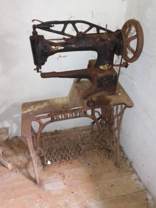 Máquina de coser Singer antigua de zapatero