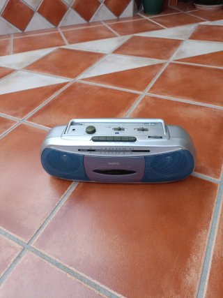 Radio Cassette Sanyo con cable