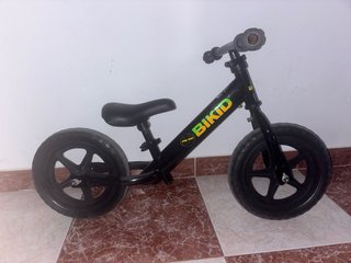 Bicicleta de equilibrio BIKID negra