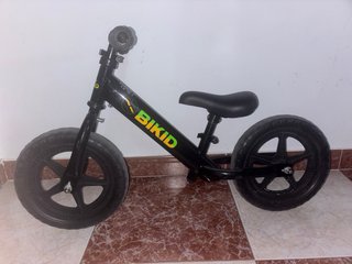Bicicleta de equilibrio BIKID negra