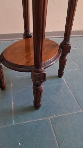 Tavolo rotondo in legno classico