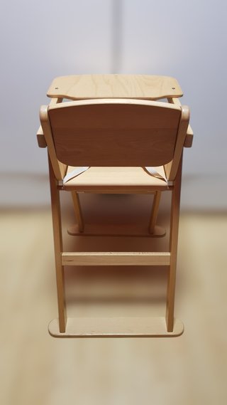 Trona de madera