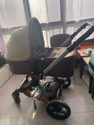 Silla de coche para bebé marrón