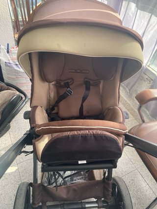 Silla de coche para bebé marrón
