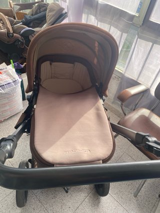 Silla de coche para bebé marrón