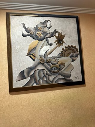 Cuadro artesanal mujer flores metal madera