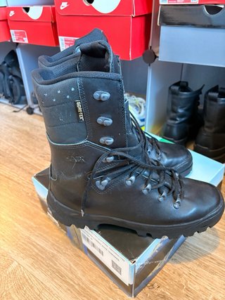 Botas Haix Tibet Talla 45 Negras, suelas vibram