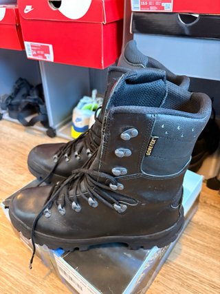 Botas Haix Tibet Talla 45 Negras, suelas vibram