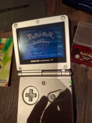 Nintendo Game Boy Advance SP