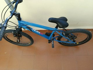 Bicicleta infantil azul