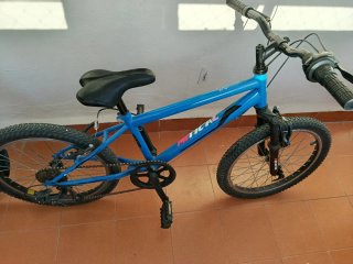 Bicicleta infantil azul