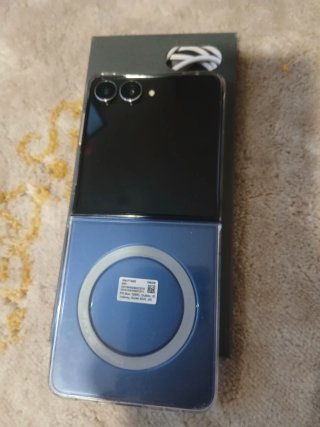 Samsung Galaxy Z Flip7 Caja Negra