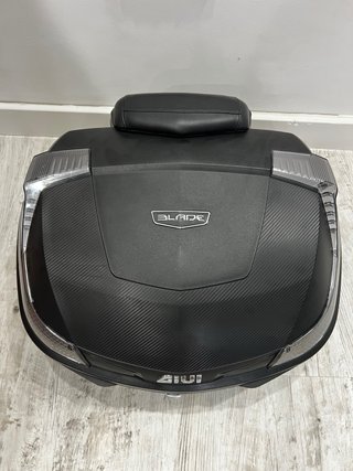 Baúl Givi Blade Negro