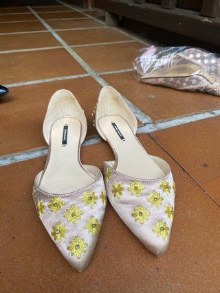 Zapatos Zara Basic Beige y Dorado Flores