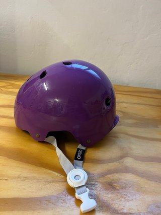 Casco de bici morado