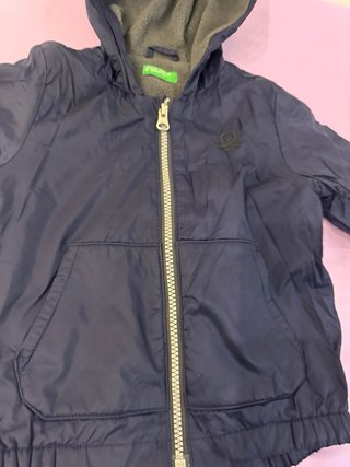Chaqueta/chubasquero/cazadora benetton 12-18 meses