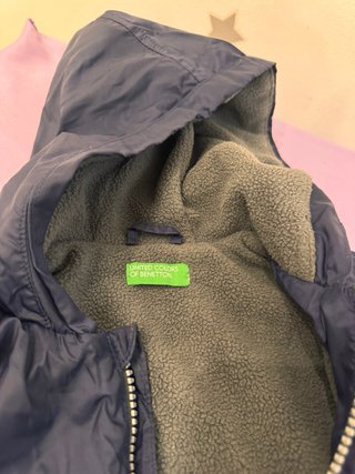 Chaqueta/chubasquero/cazadora benetton 12-18 meses