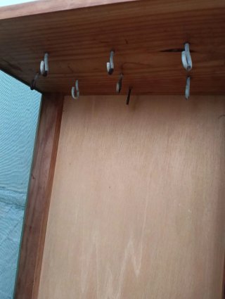 Antigua carnera o fresquera de madera