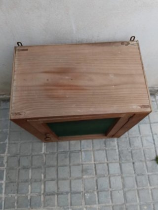 Antigua carnera o fresquera de madera