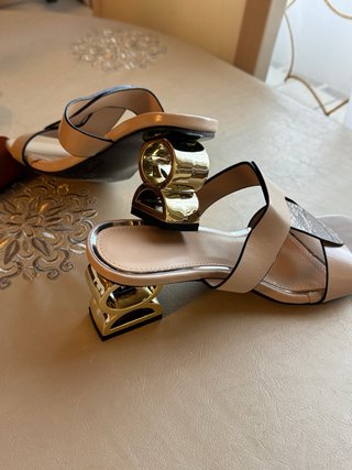 Sandalias Beige y Doradas Piel Serpiente