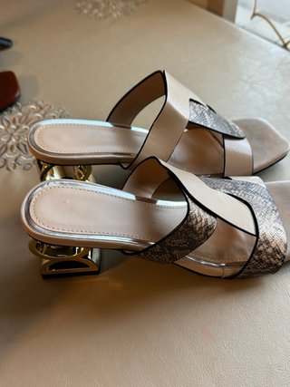 Sandalias Beige y Doradas Piel Serpiente