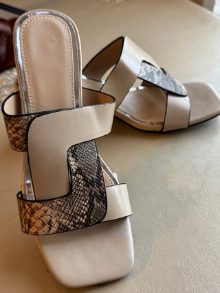 Sandalias Beige y Doradas Piel Serpiente