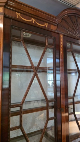 Vitrina de madera de Nogal sxv