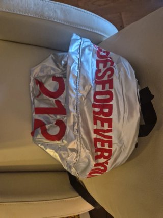 Mochila Carolina Herrera 212 Plata Roja