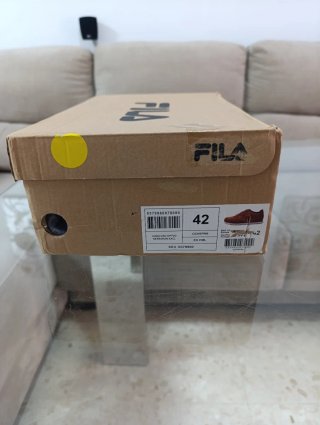 Zapatillas Fila Marrones y Blancas