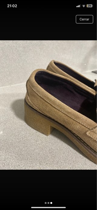 Zapatos de ante beige con flecos