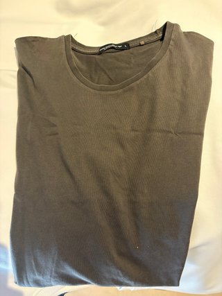 Camiseta lisa, color verde. Hombre.