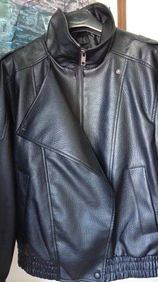 Chaqueta Stradivarius Negra