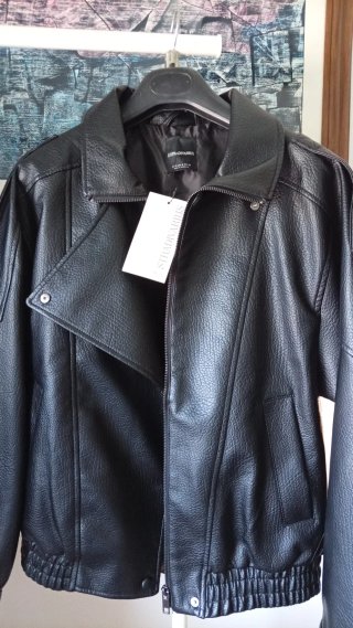 Chaqueta Stradivarius Negra