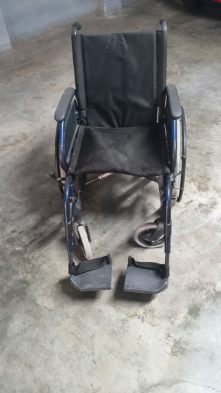 Silla de ruedas plegable bien estado