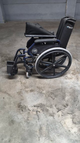Silla de ruedas plegable bien estado
