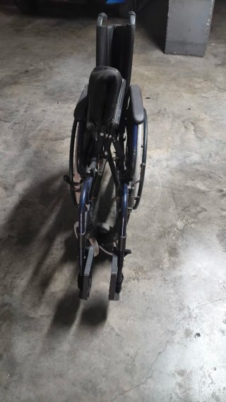 Silla de ruedas plegable bien estado