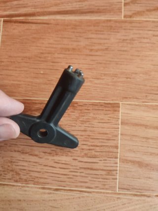 Llave para tapa de llantas