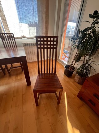 Mesa de teca con 4 sillas