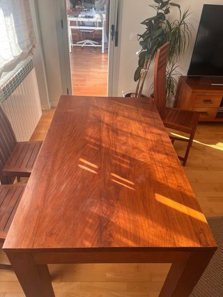 Mesa de teca con 4 sillas