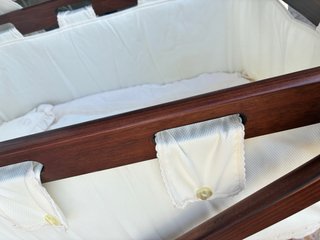 Minicuna de madera con dosel Artesania Beltran