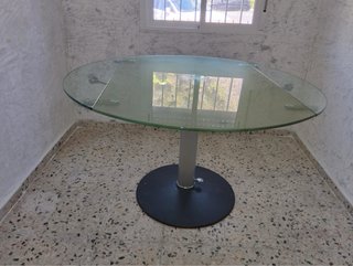 Mesa de centro ovalada de cristal y metal