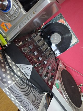 Mezcladora Behringer DJX750 Negra