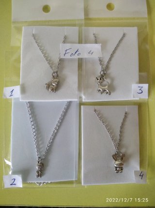 Lote 33collares cadena a 1€ cada uno, o todos 25€