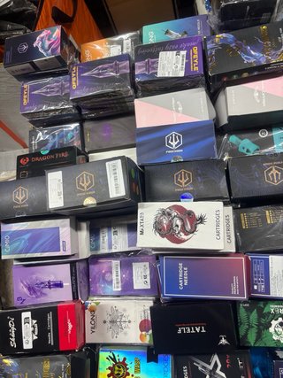 Máquinas y agujas de tatuaje