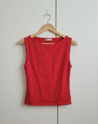 Camiseta roja sin mangas