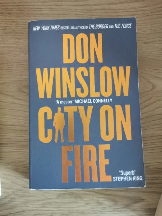Libro en inglés City on fire