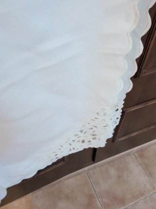 Mantel bordado blanco