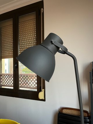 Lámpara de pie Hektar Ikea gris