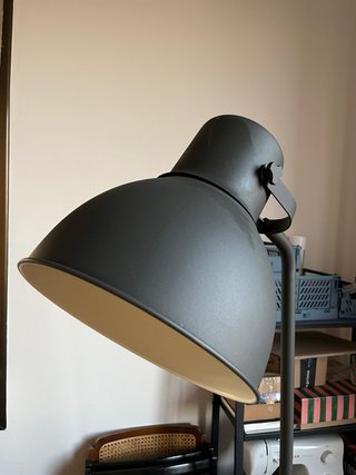 Lámpara de pie Hektar Ikea gris
