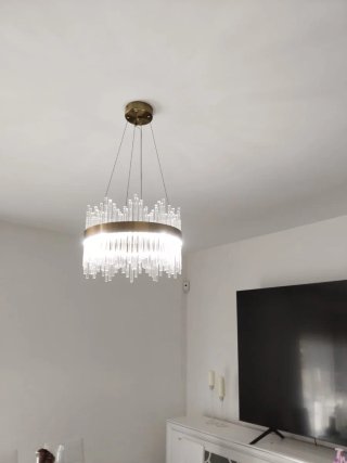 Lámpara de diseño colgante dorada y cristal